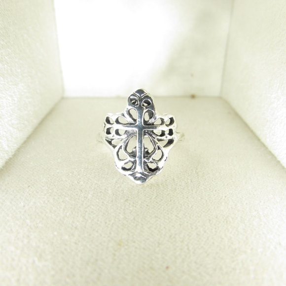 Jewelry - Elegant Silver Cross Ring